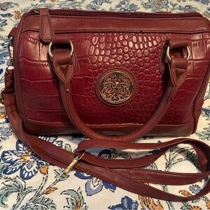 Chic Burgundy Croc-Embossed Shoulder Bag